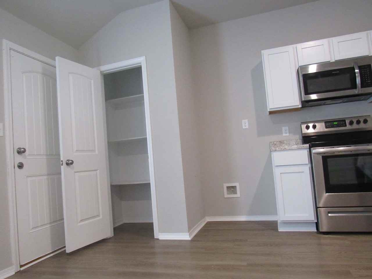 19 Curly Leaf Ln - Photo 3 of 18