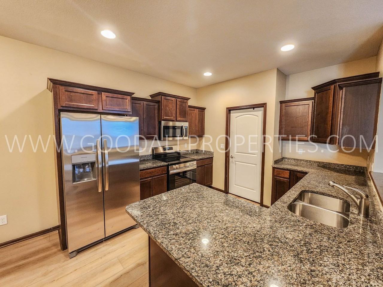 3103 Nw 19th St - Photo 4 of 13