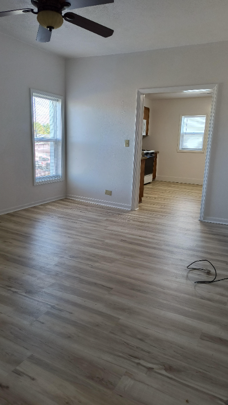 207 E Mechanic St - Photo 3 of 8