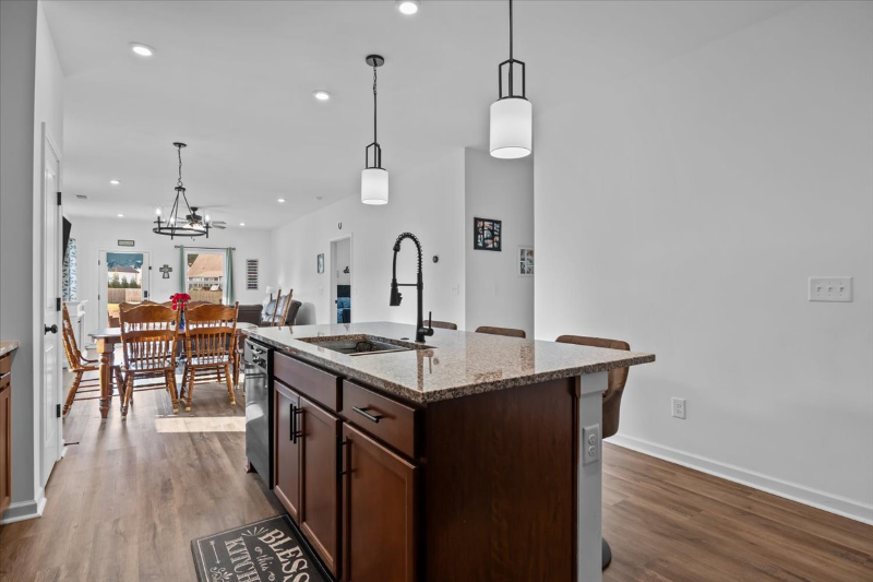 1010 Village Ct - Photo 3 of 20
