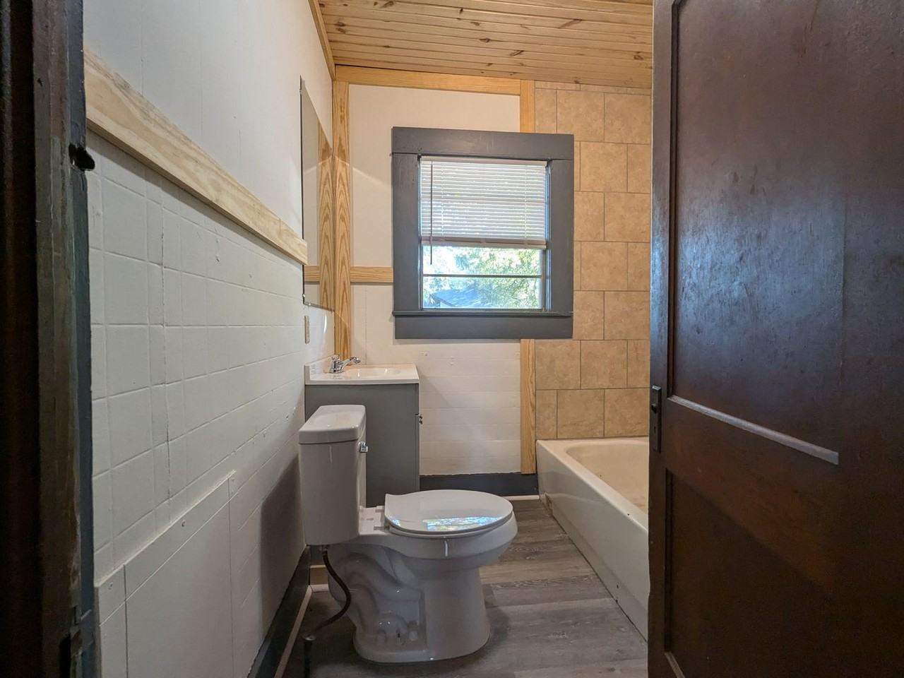 2202 Magnolia St - Photo 4 of 9