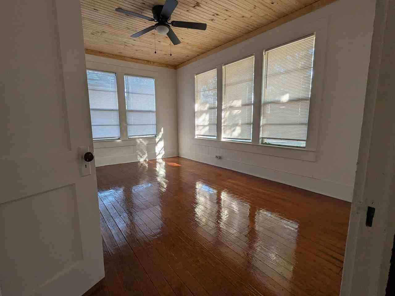 2202 Magnolia St - Photo 6 of 9