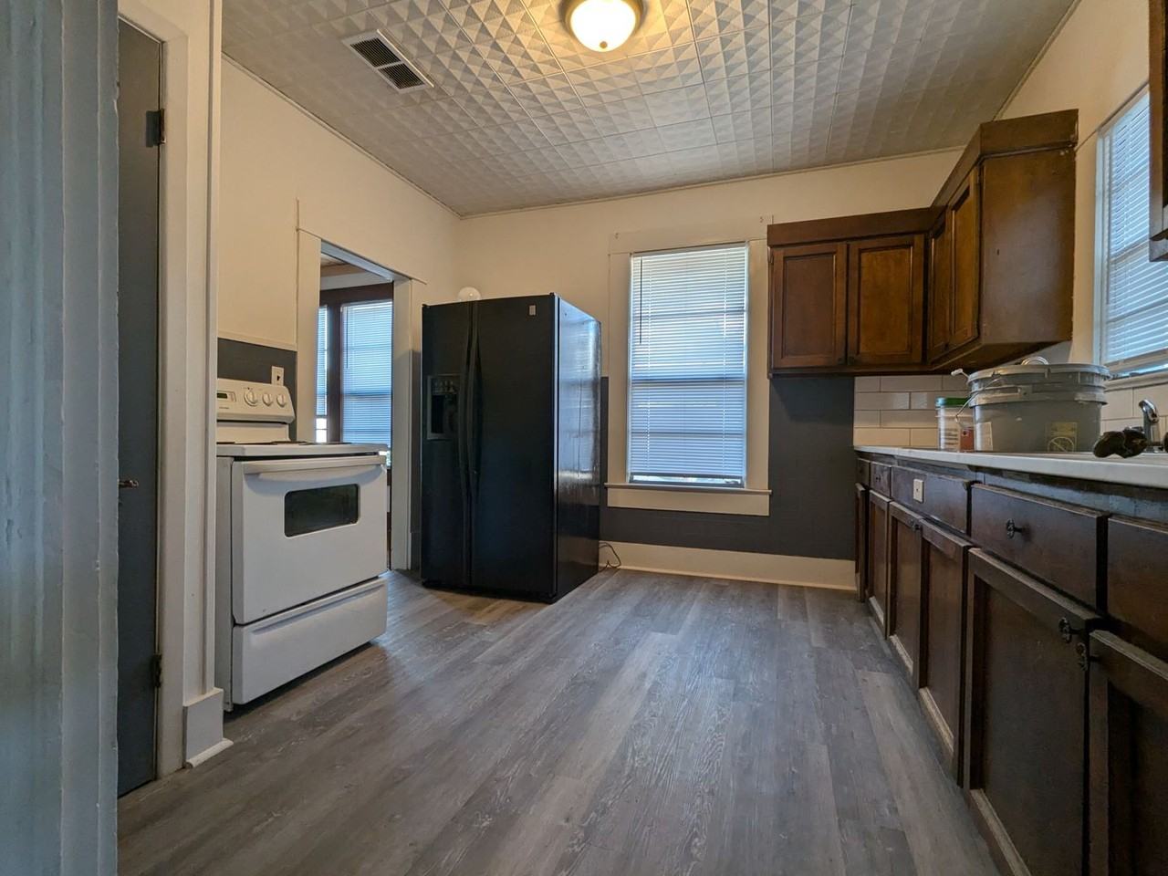 2202 Magnolia St - Photo 7 of 9