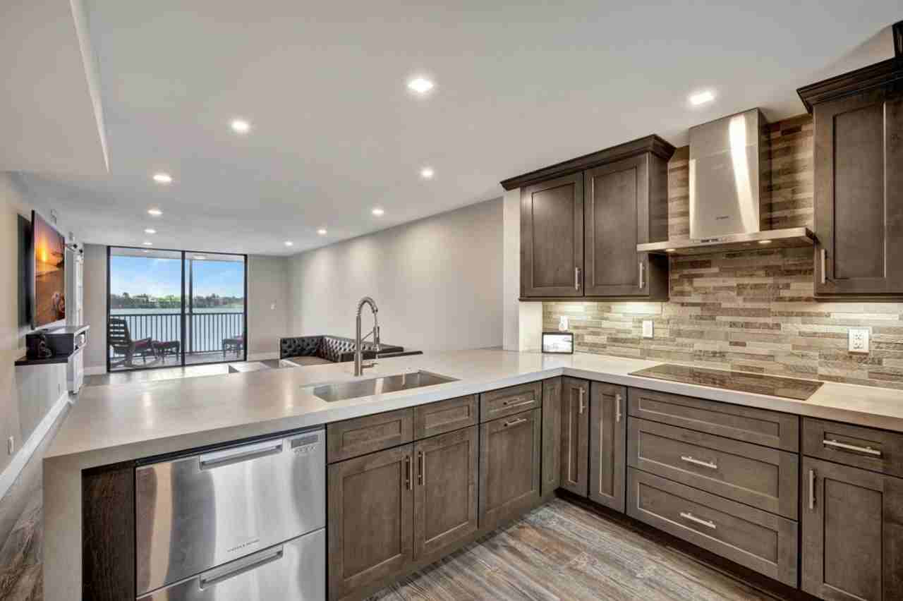 118 Lake Emerald Dr #410 - Photo 3 of 21
