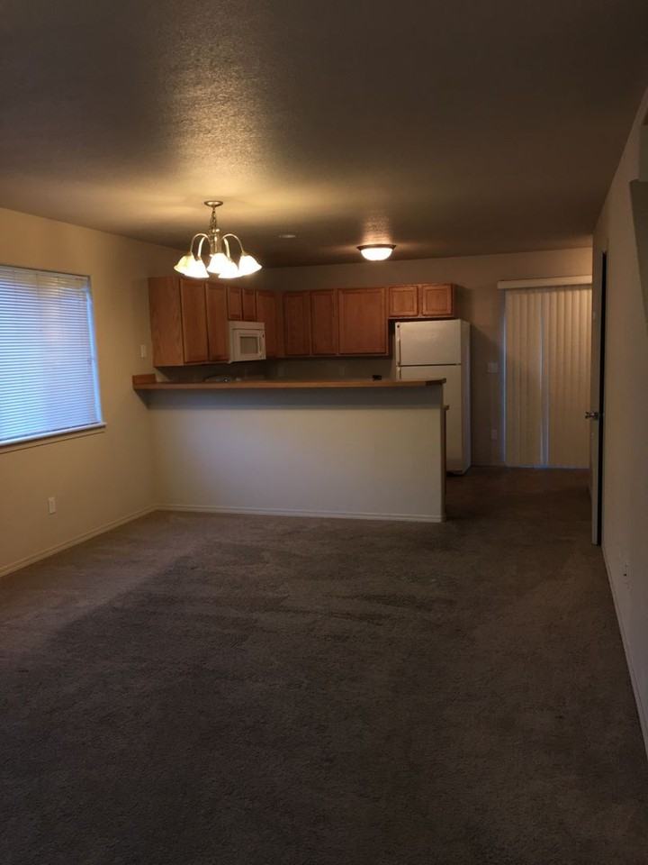 1398 Ne Elk Ct #1 - Photo 2 of 6