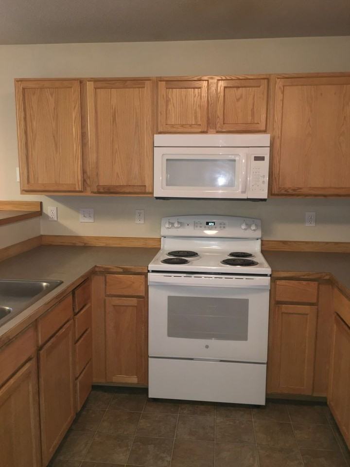 1398 Ne Elk Ct #1 - Photo 3 of 6