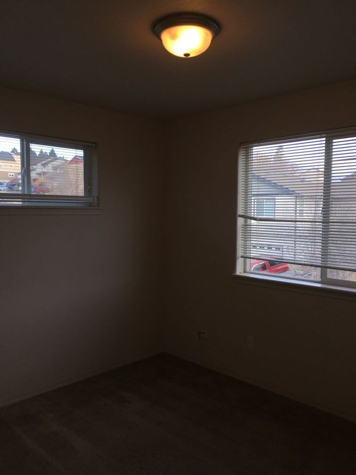 1398 Ne Elk Ct #1 - Photo 5 of 6