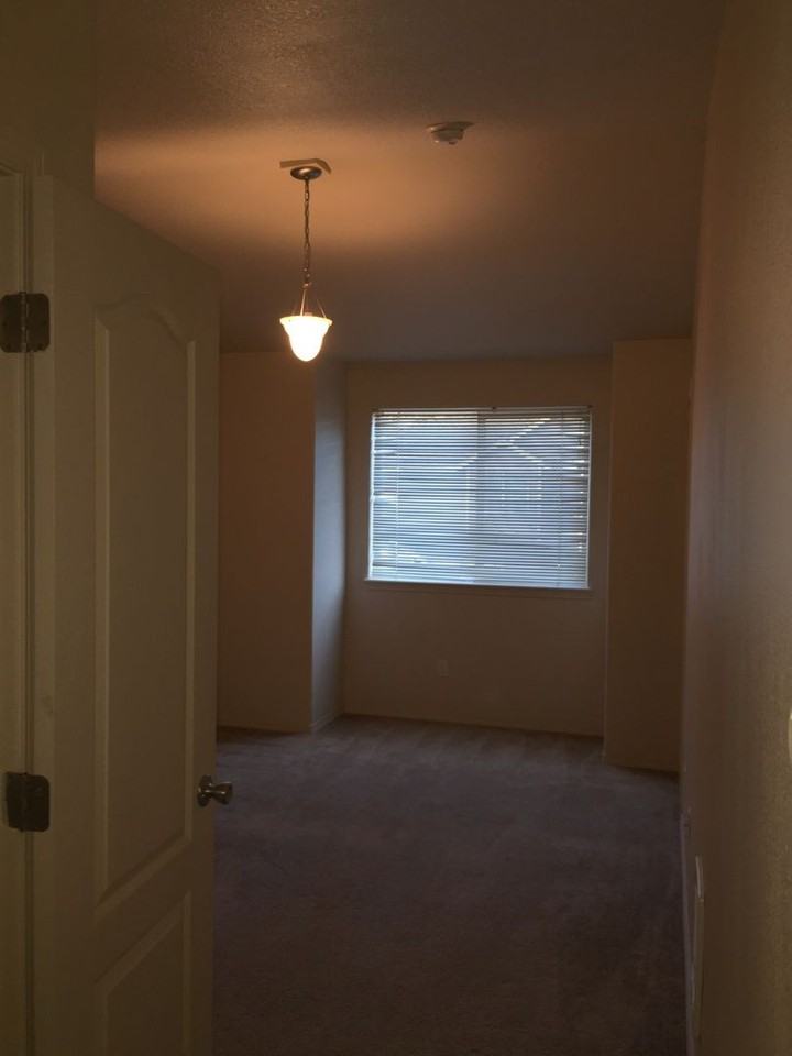 1398 Ne Elk Ct #1 - Photo 6 of 6