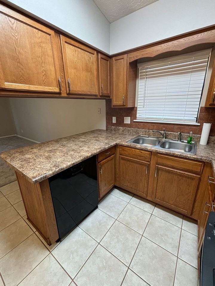 178 Kristine Blvd - Photo 4 of 23