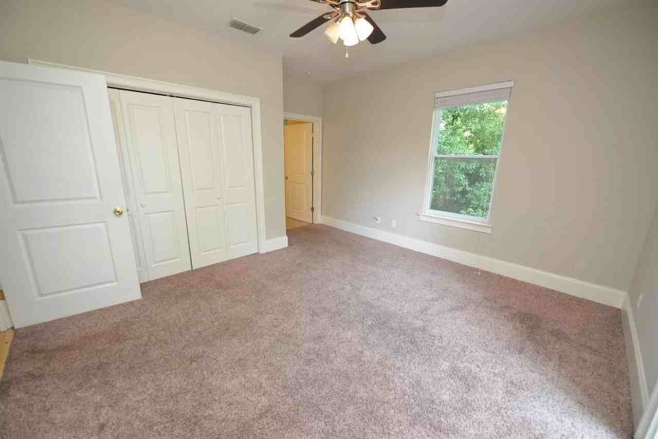454 St. Francis St - Photo 6 of 15