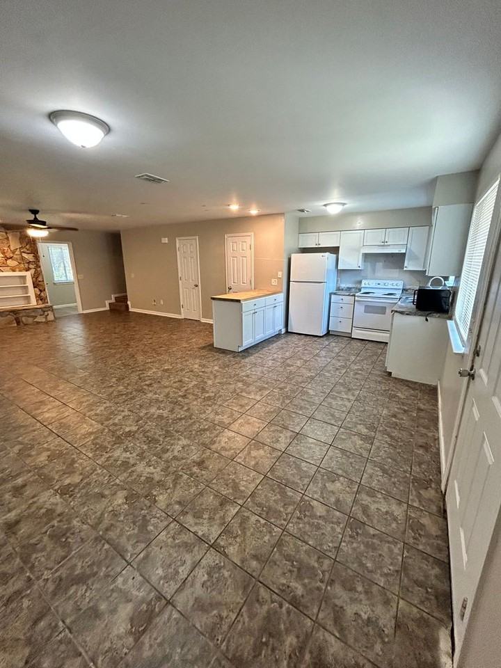 147 Cheri Ln - Photo 4 of 25