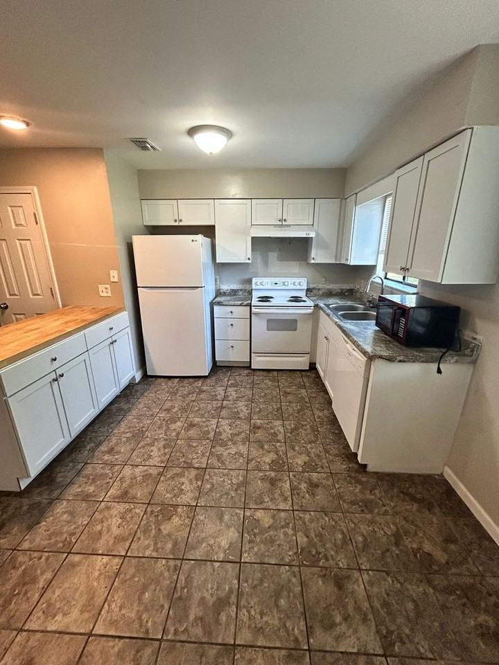 147 Cheri Ln - Photo 5 of 25
