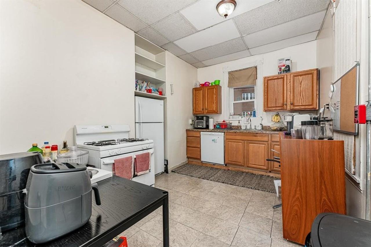 324 Willey St - Photo 3 of 23