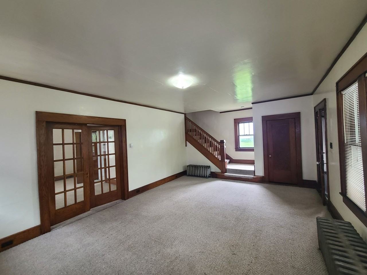 301 Glendon St - Photo 5 of 17