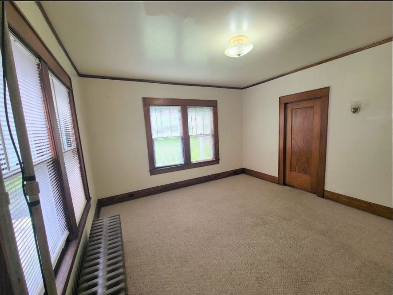 301 Glendon St - Photo 6 of 17