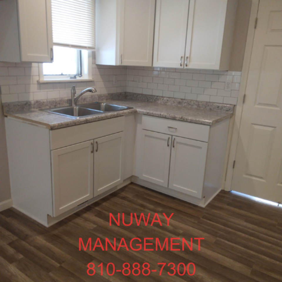 1035 E Grand Blanc Rd - Photo 3 of 10