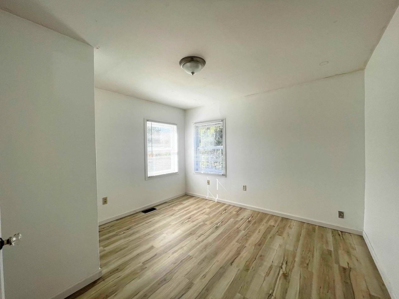 1505 N Lorraine St - Photo 4 of 15