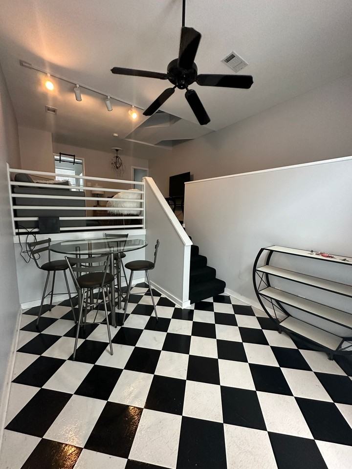 815 W Pensacola St #5 - Photo 5 of 23