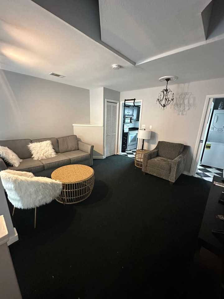 815 W Pensacola St #5 - Photo 7 of 23
