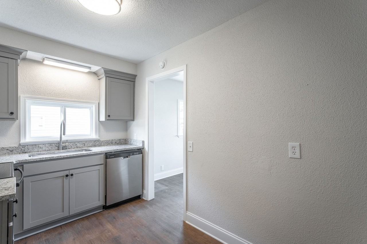 1902 S Watkins Street - Photo 4 of 40