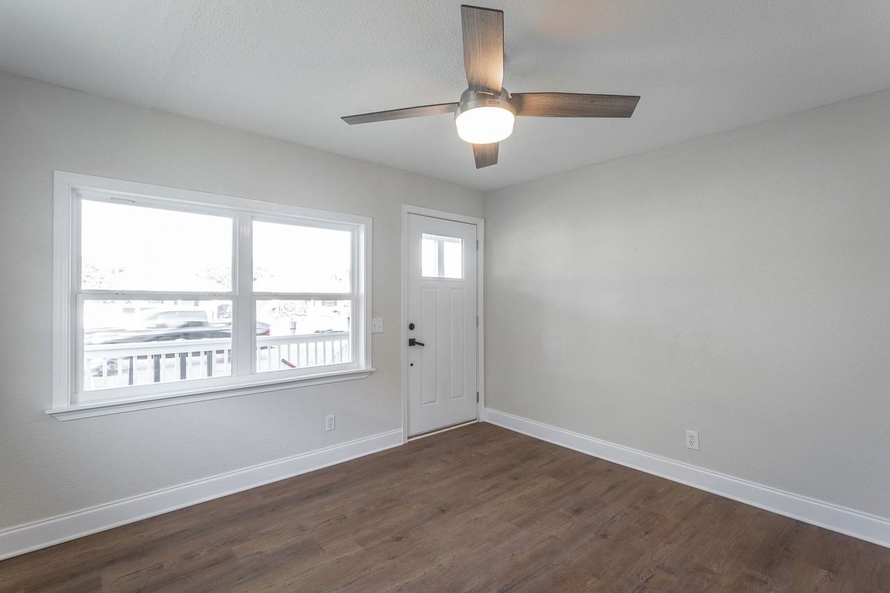 1902 S Watkins Street - Photo 7 of 40