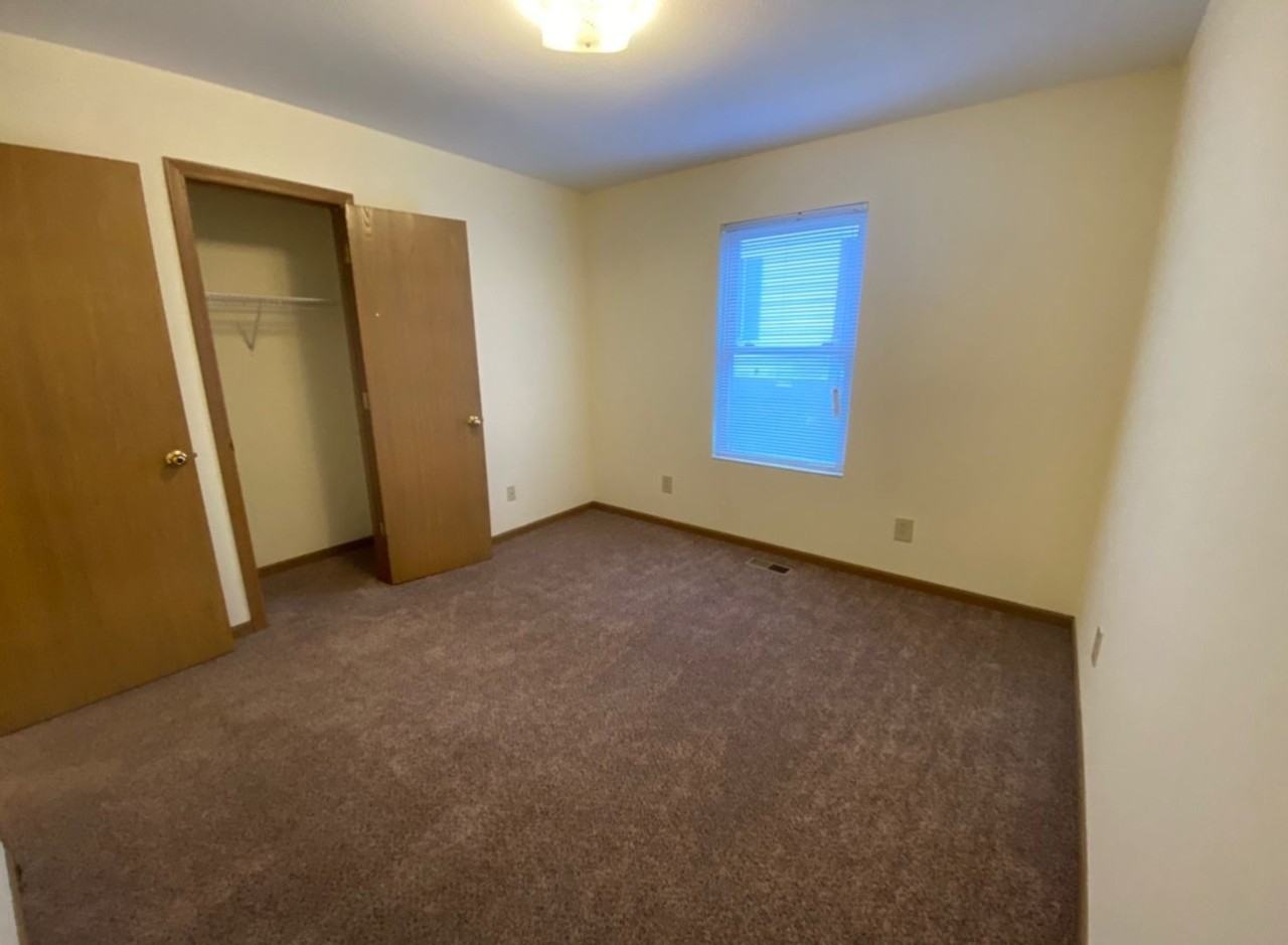 Barlow Dr. - Photo 3 of 14