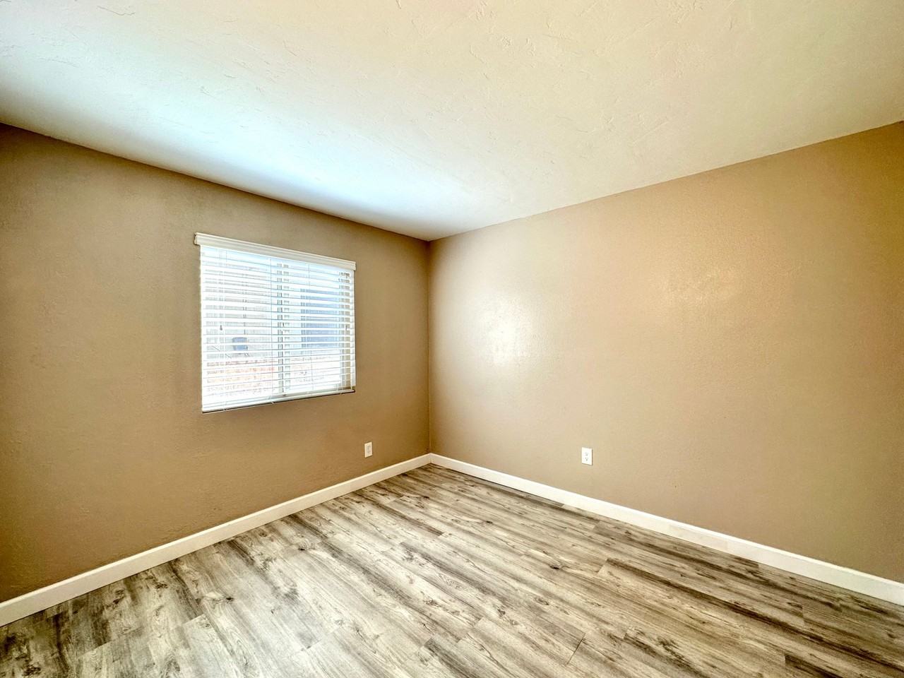 3130 E 4th Street - Photo 4 of 16