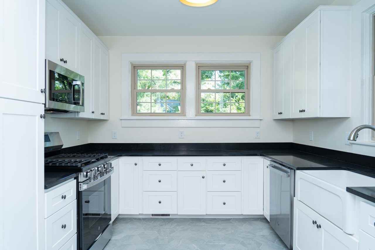 118 Oakhurst Cir - Photo 2 of 50