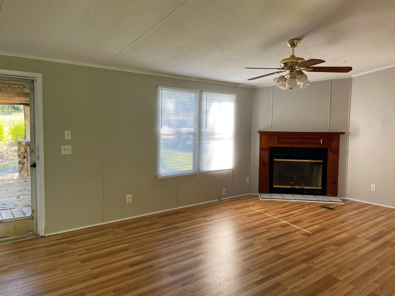 1089 Morning View Rd - Photo 2 of 20