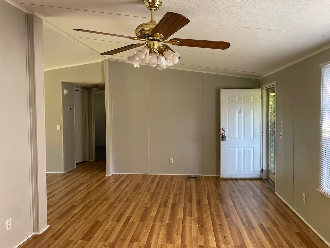 1089 Morning View Rd - Photo 3 of 20