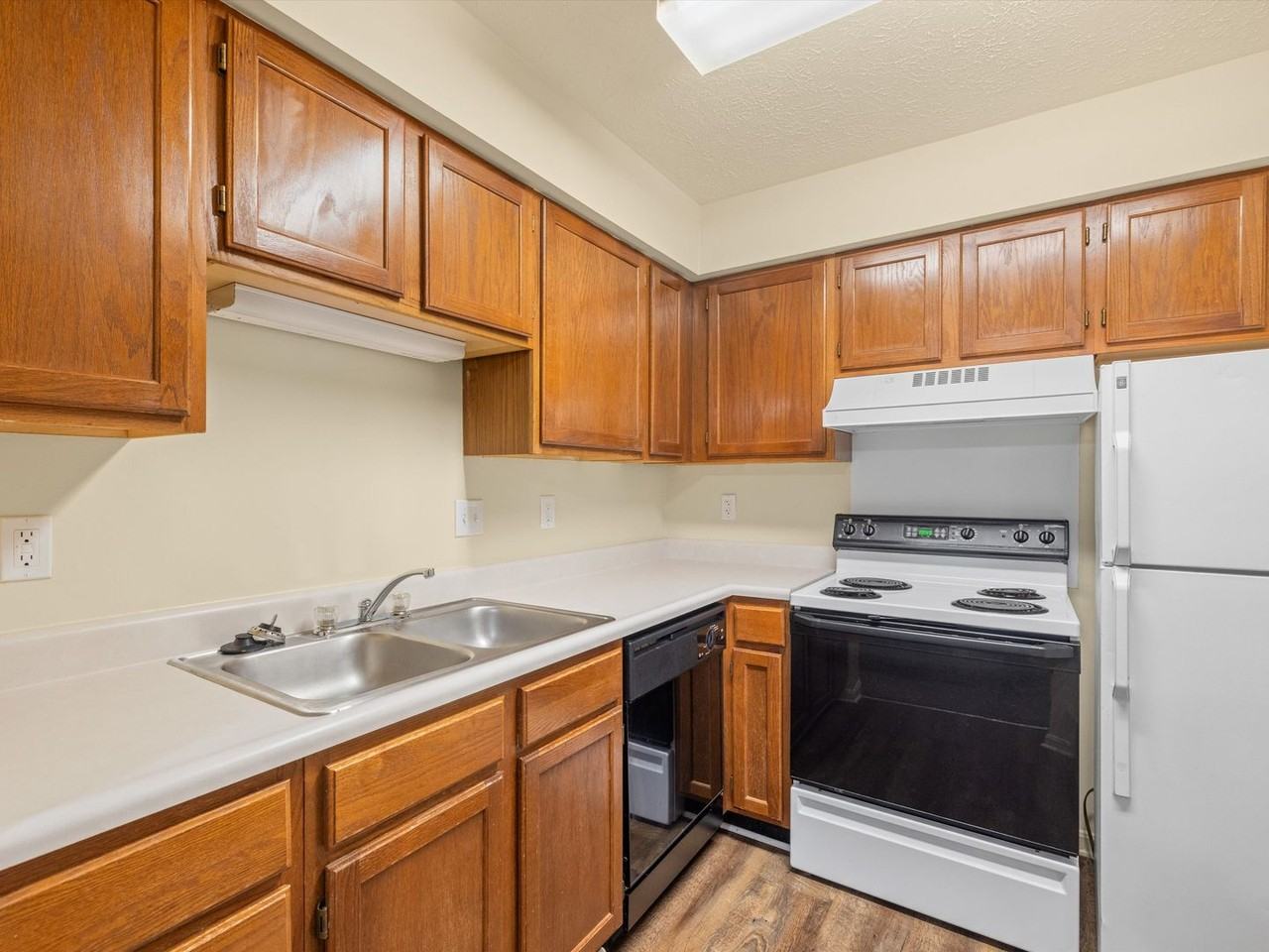 2193 N Broadway St - Photo 7 of 22