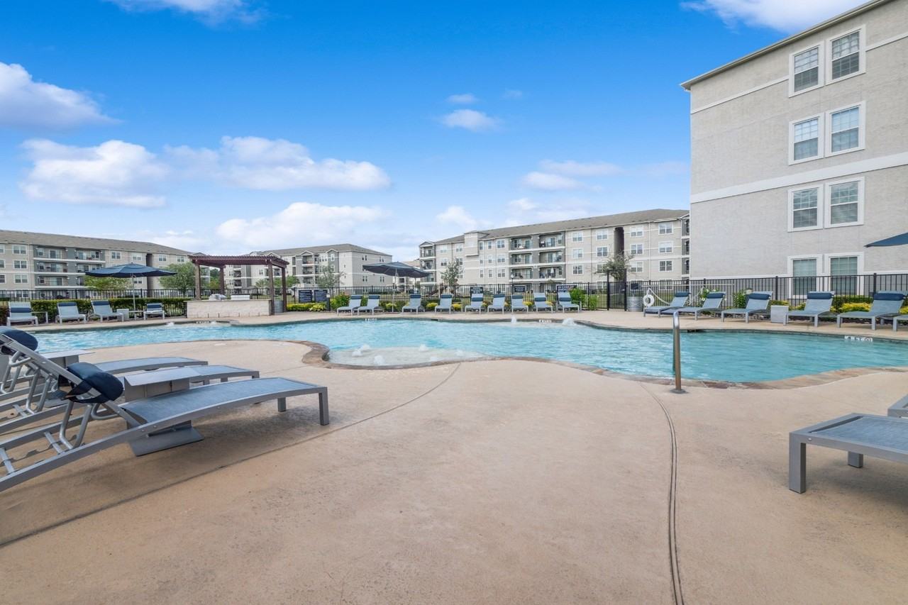 Retreat at Magnolia - Photo 6 of 41