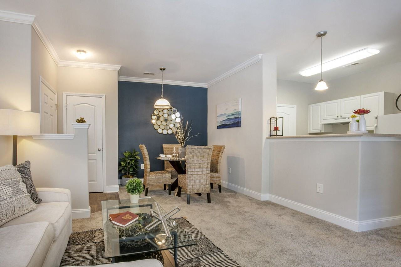 Brentmoor Apartments - Photo 7 of 64