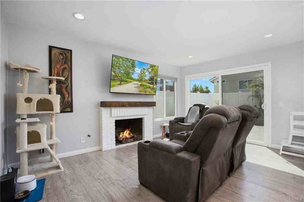 31982 Pleasant Glen Rd - Photo 2 of 8