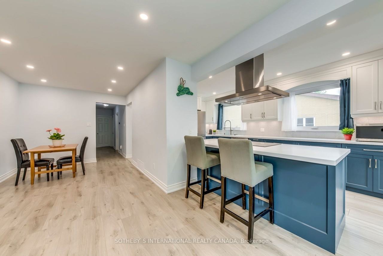 1562 Sandgate Crescent #Main - Photo 3 of 14