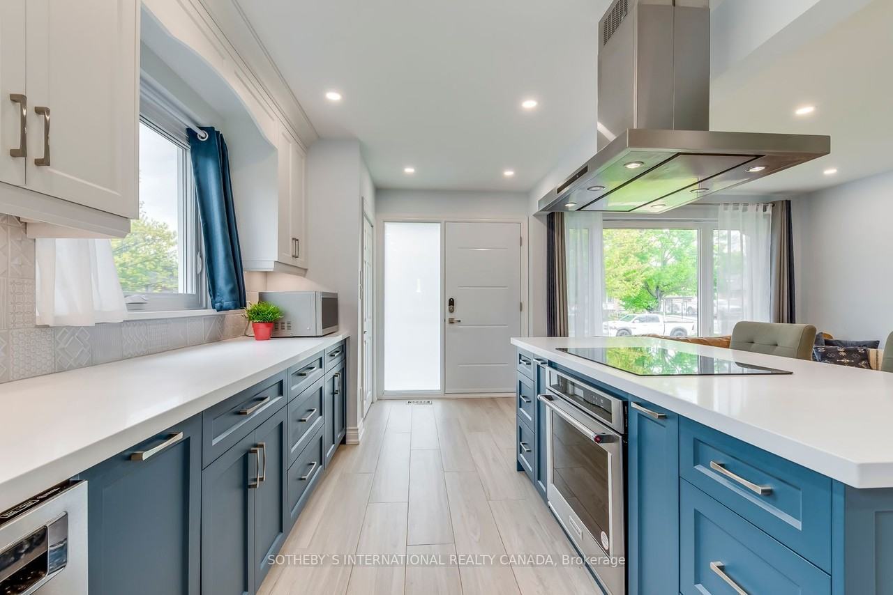 1562 Sandgate Crescent #Main - Photo 2 of 14