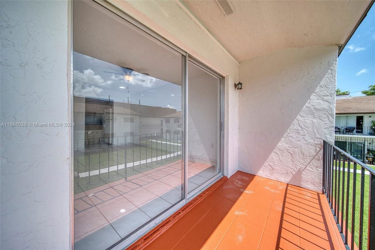 9520 Sw 8th St #222 - Photo 3 of 8