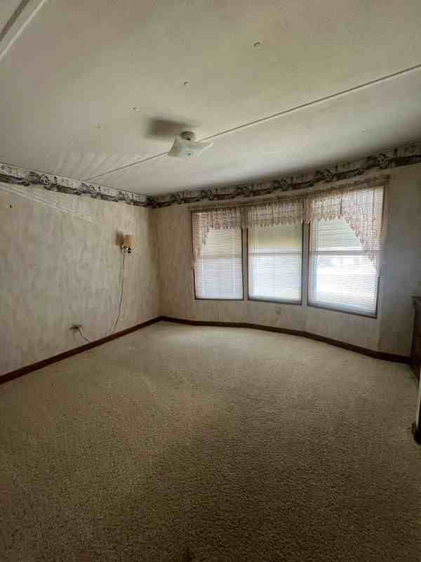 127 Yawn St - Photo 2 of 4