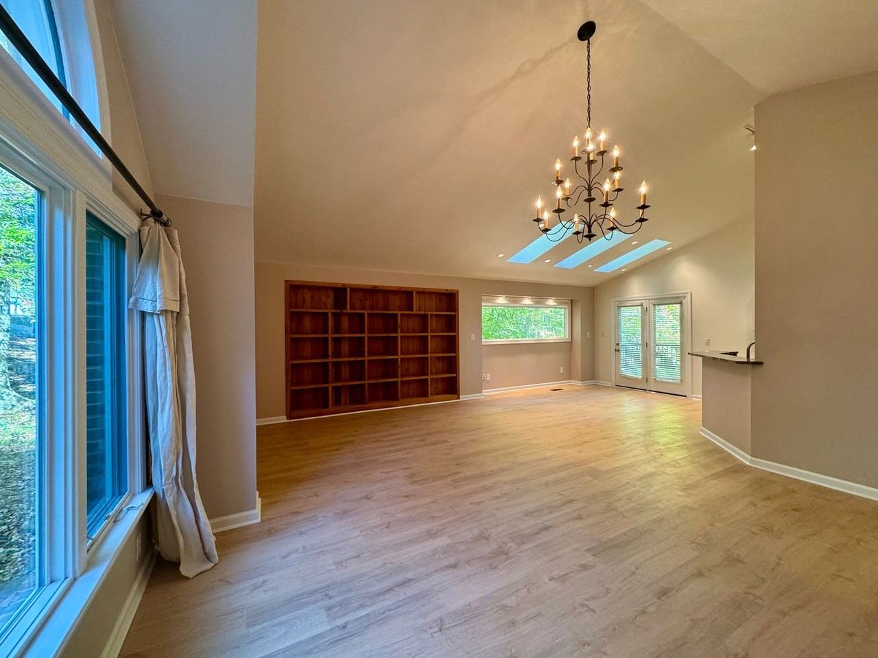 201 Wild Oak Ln - Photo 2 of 22