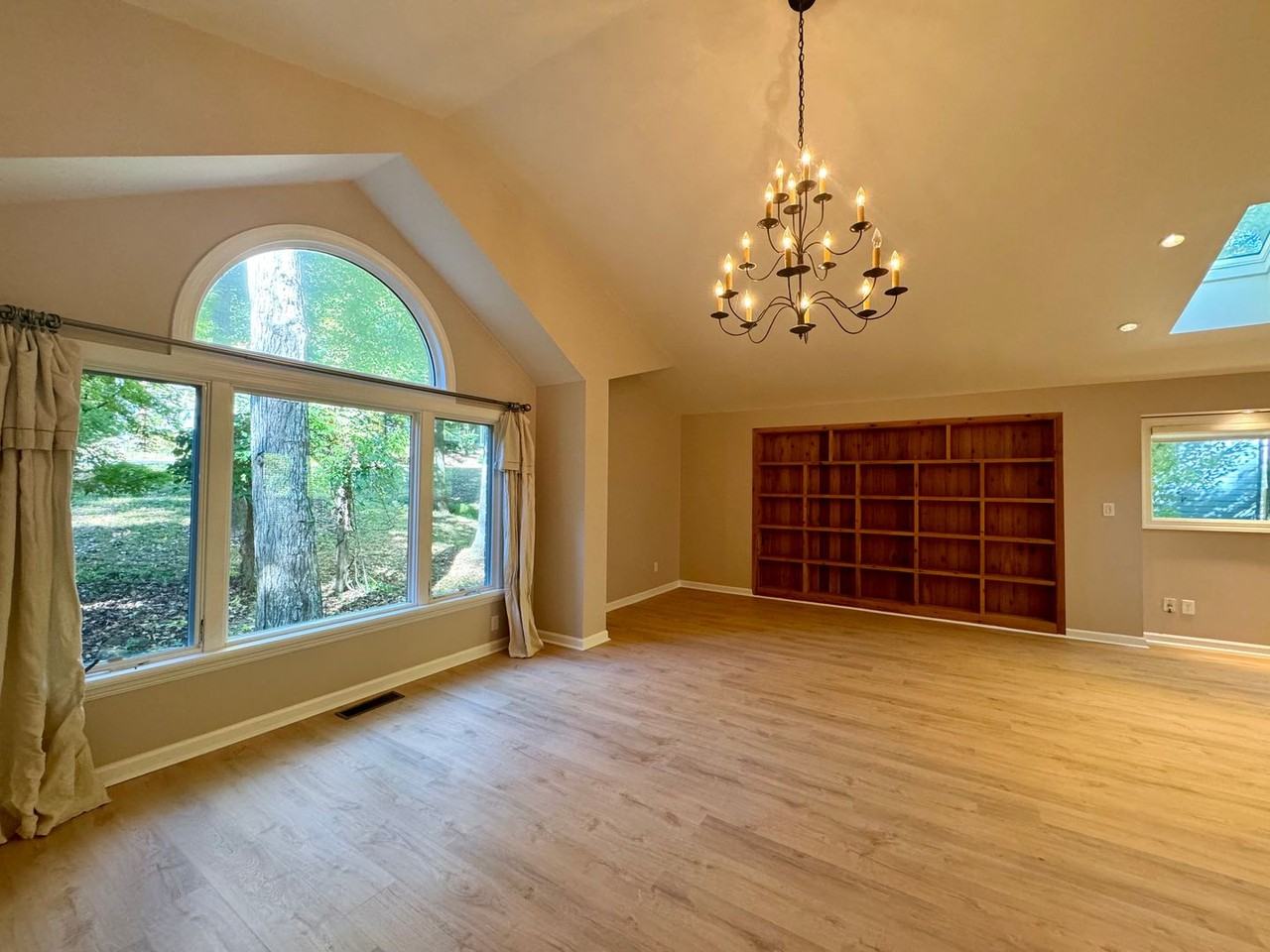 201 Wild Oak Ln - Photo 3 of 22