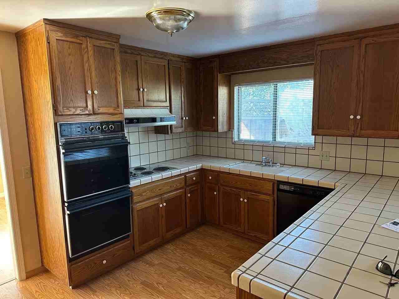 1312 Geneva Ave - Photo 2 of 16
