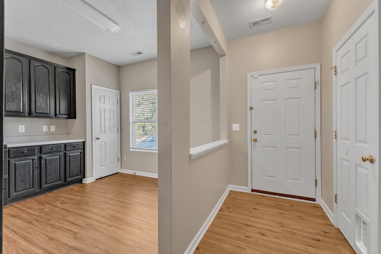 105 Parkerson Ln - Photo 2 of 25