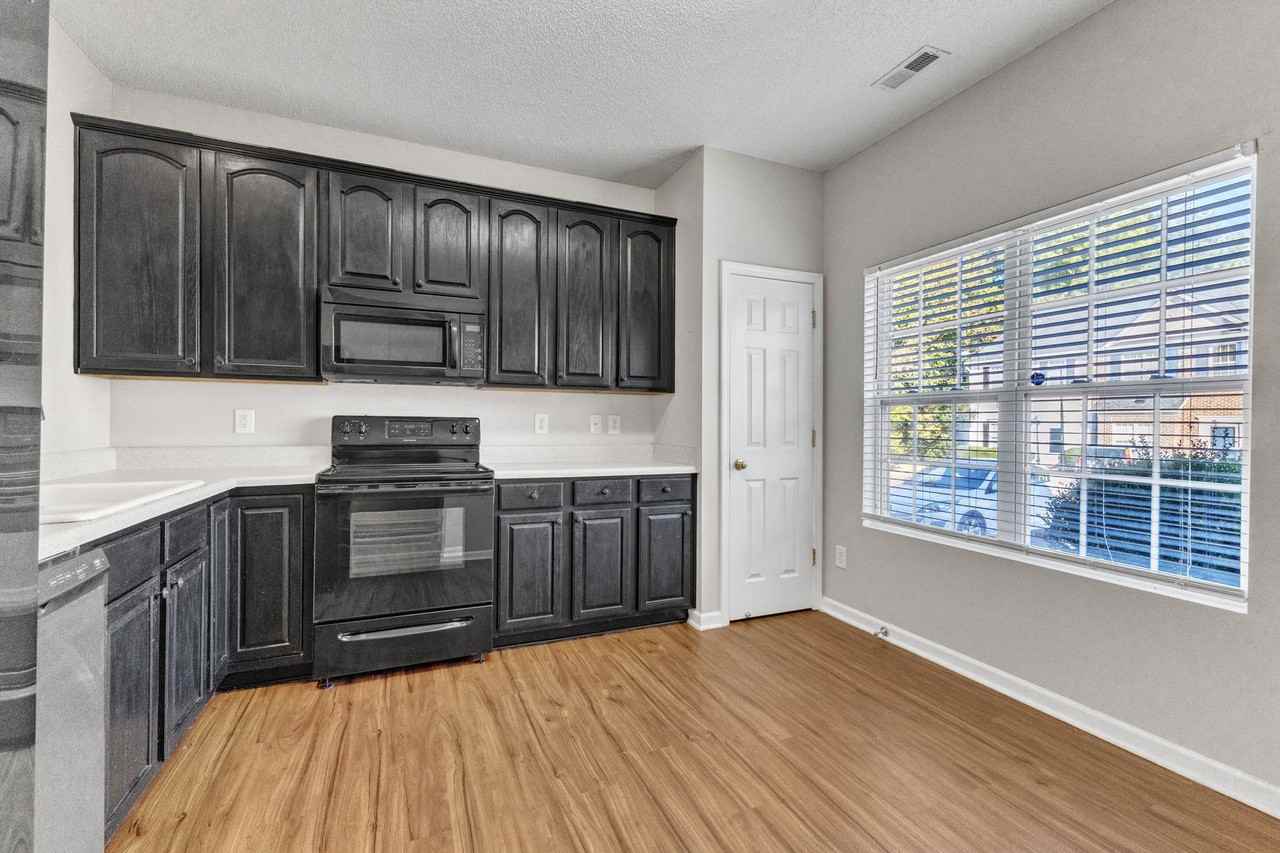 105 Parkerson Ln - Photo 6 of 25