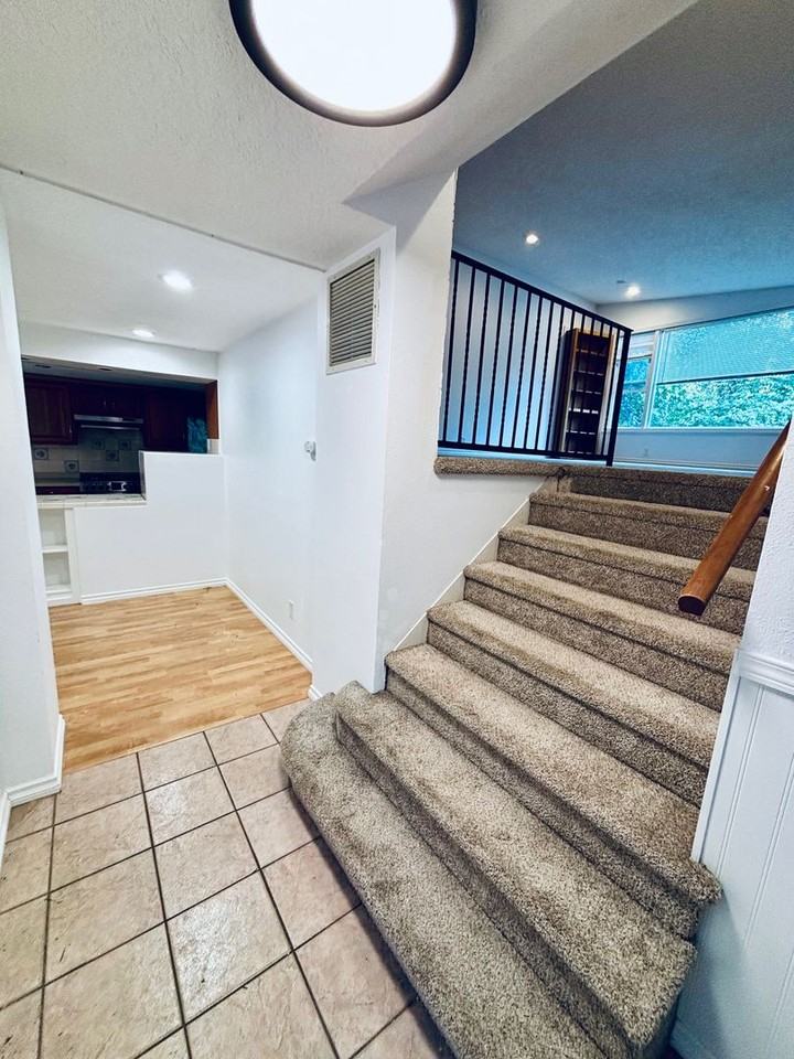 1095 Sw Plum Dr - Photo 3 of 19