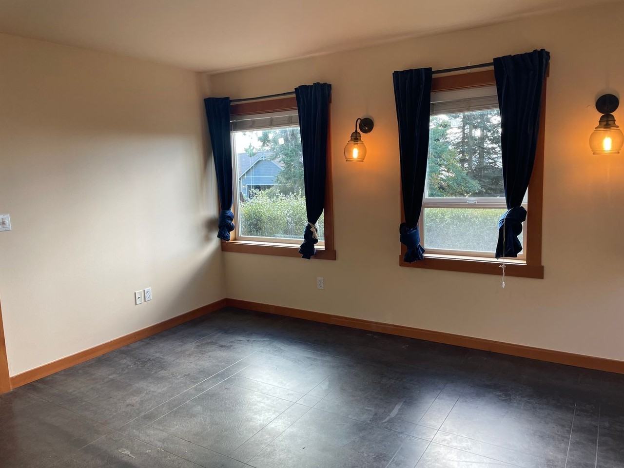 1273 Halsey Dr - Photo 6 of 39