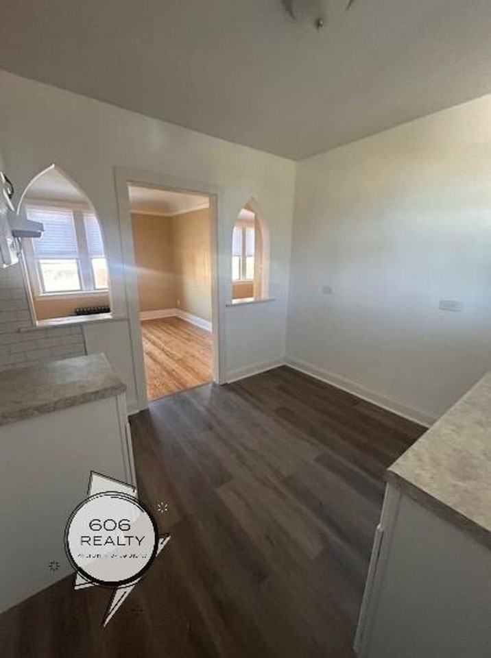 Beautiful Riverside Apartments! 3144 - Photo 2 of 16