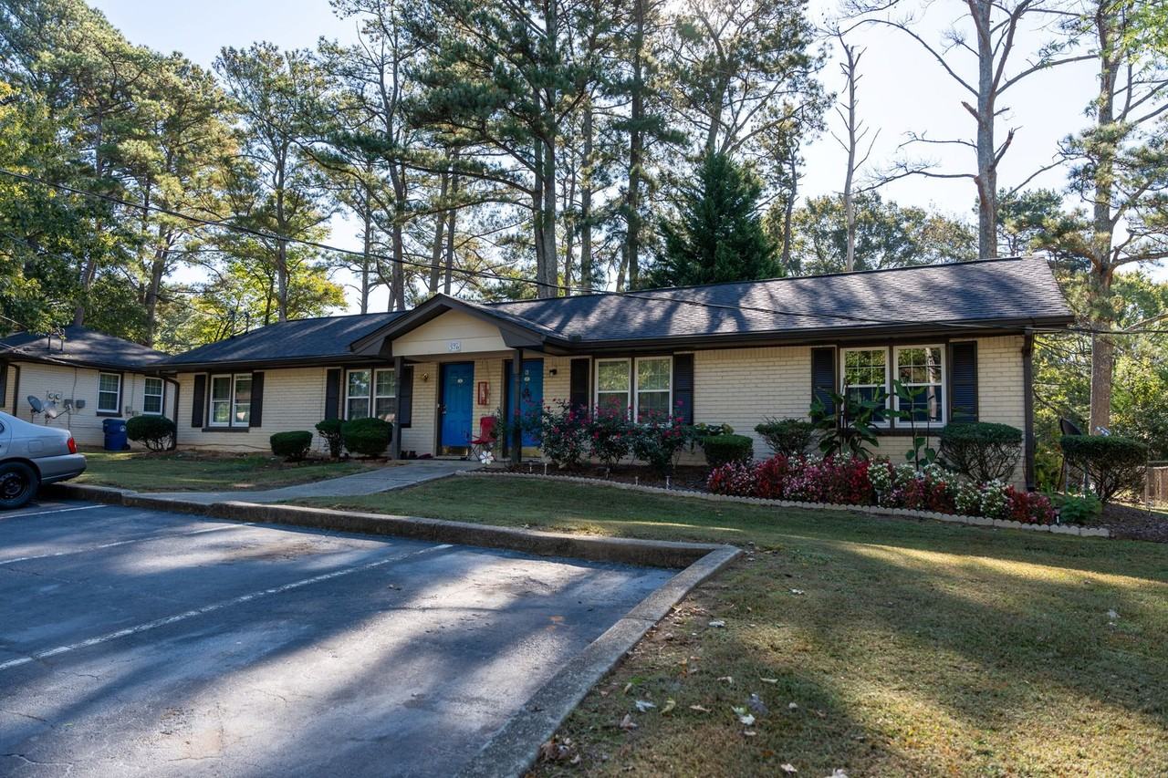 Beautiful Renovated Home Apartments - Photo 5 of 27