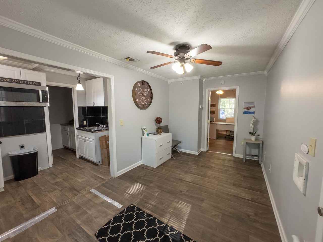 Beautiful Renovated Home Apartments - Photo 7 of 27