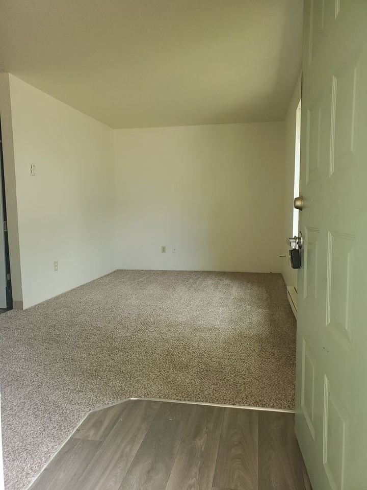 740 Manor Way - Photo 2 of 20