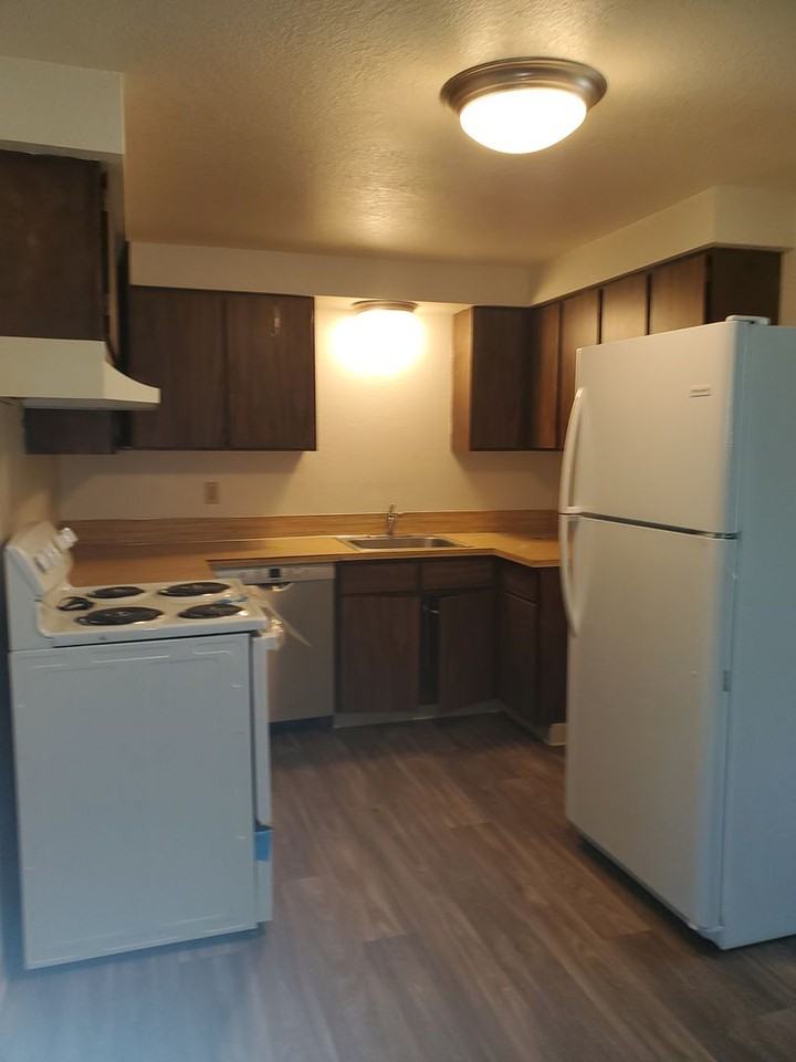 740 Manor Way - Photo 6 of 20